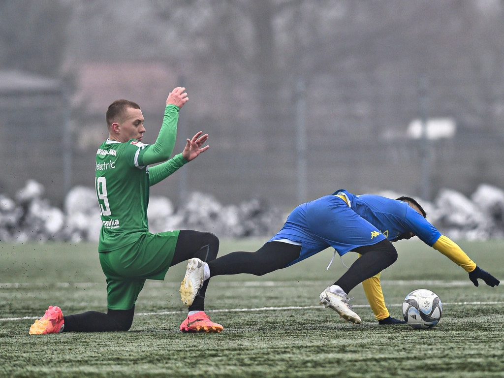 Młodzieżowiec z asystą i golem. Cztery bramki w sparingu