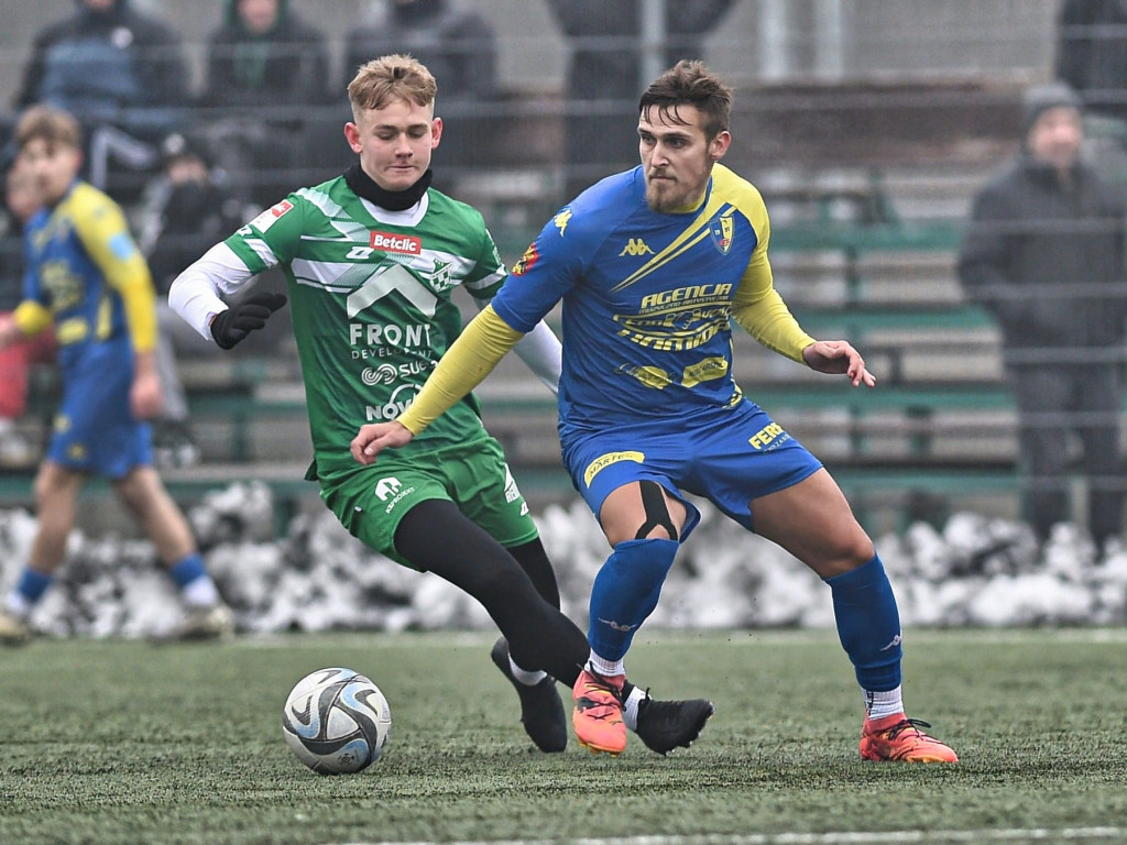 Młodzieżowiec z asystą i golem. Cztery bramki w sparingu