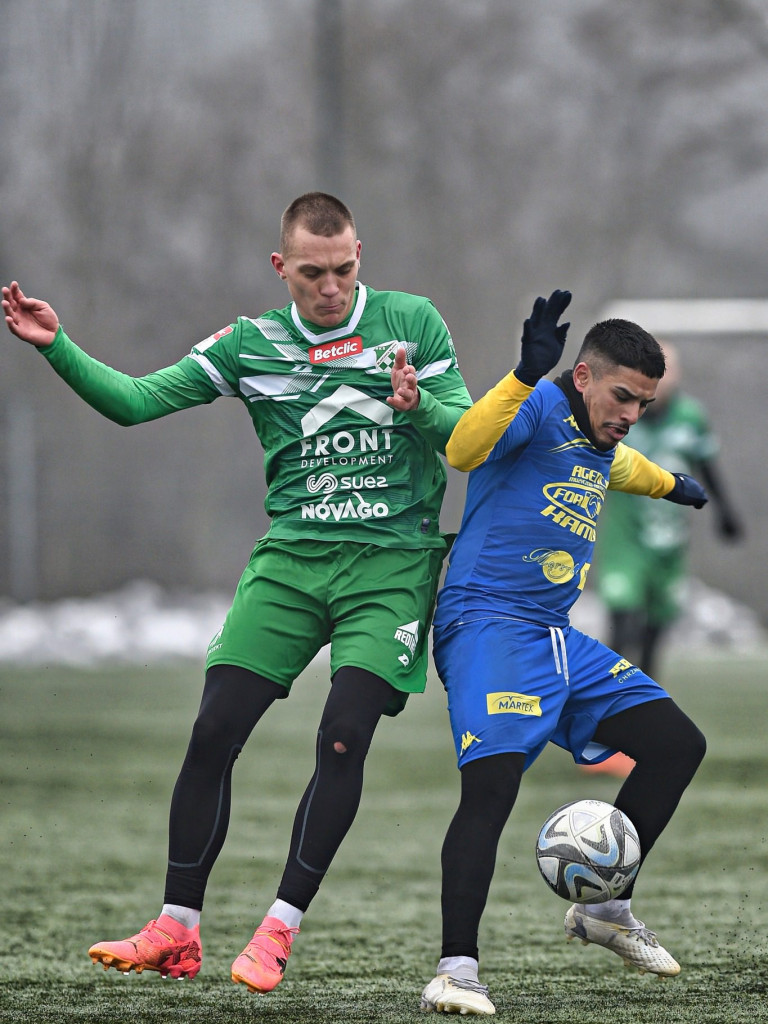 Młodzieżowiec z asystą i golem. Cztery bramki w sparingu