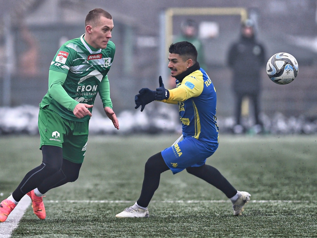 Młodzieżowiec z asystą i golem. Cztery bramki w sparingu