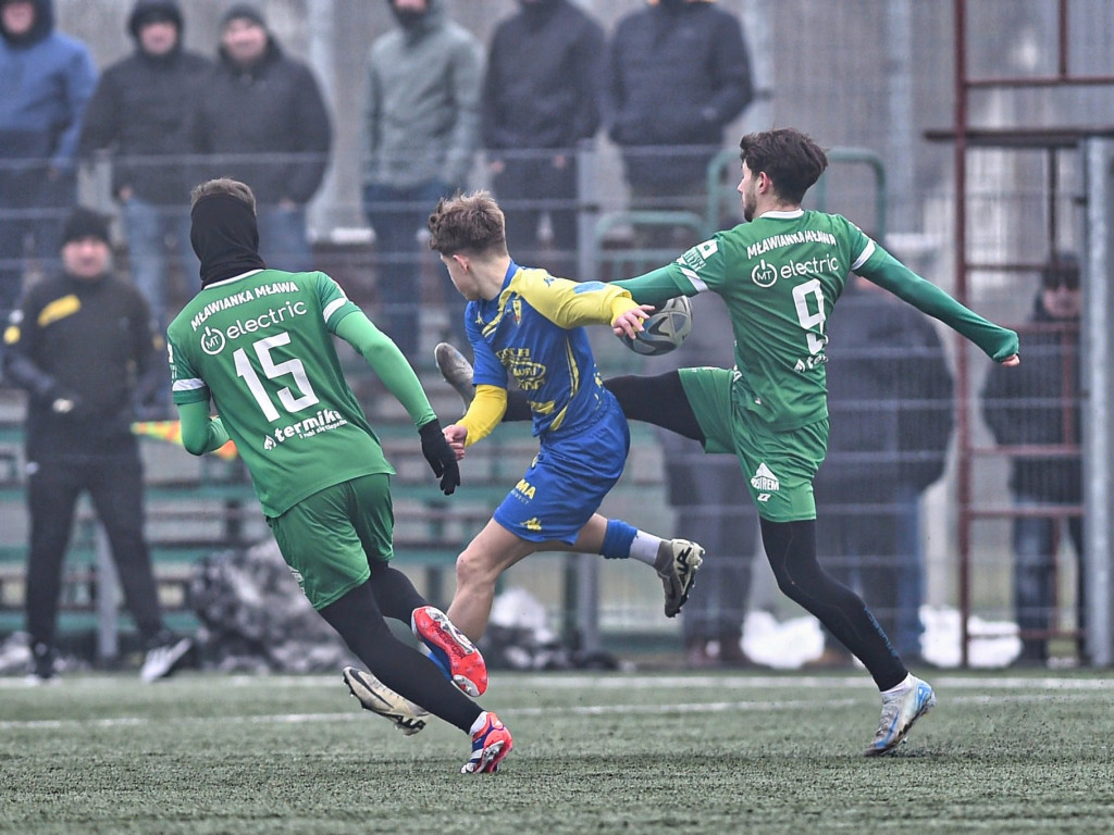 Młodzieżowiec z asystą i golem. Cztery bramki w sparingu