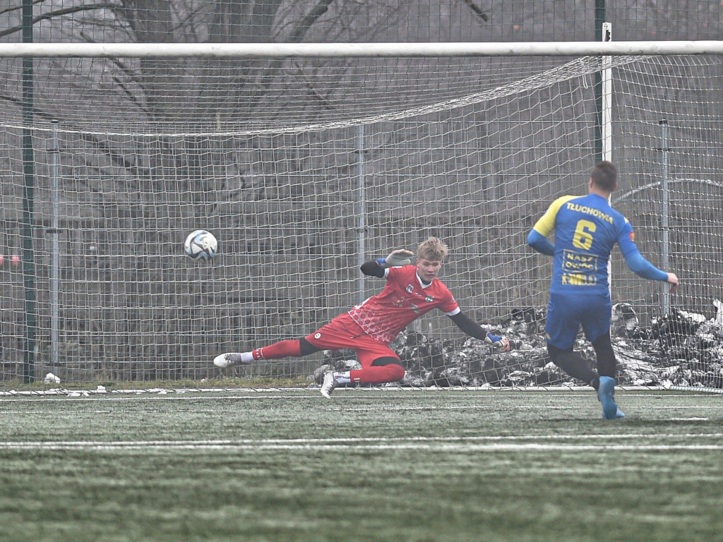 Młodzieżowiec z asystą i golem. Cztery bramki w sparingu