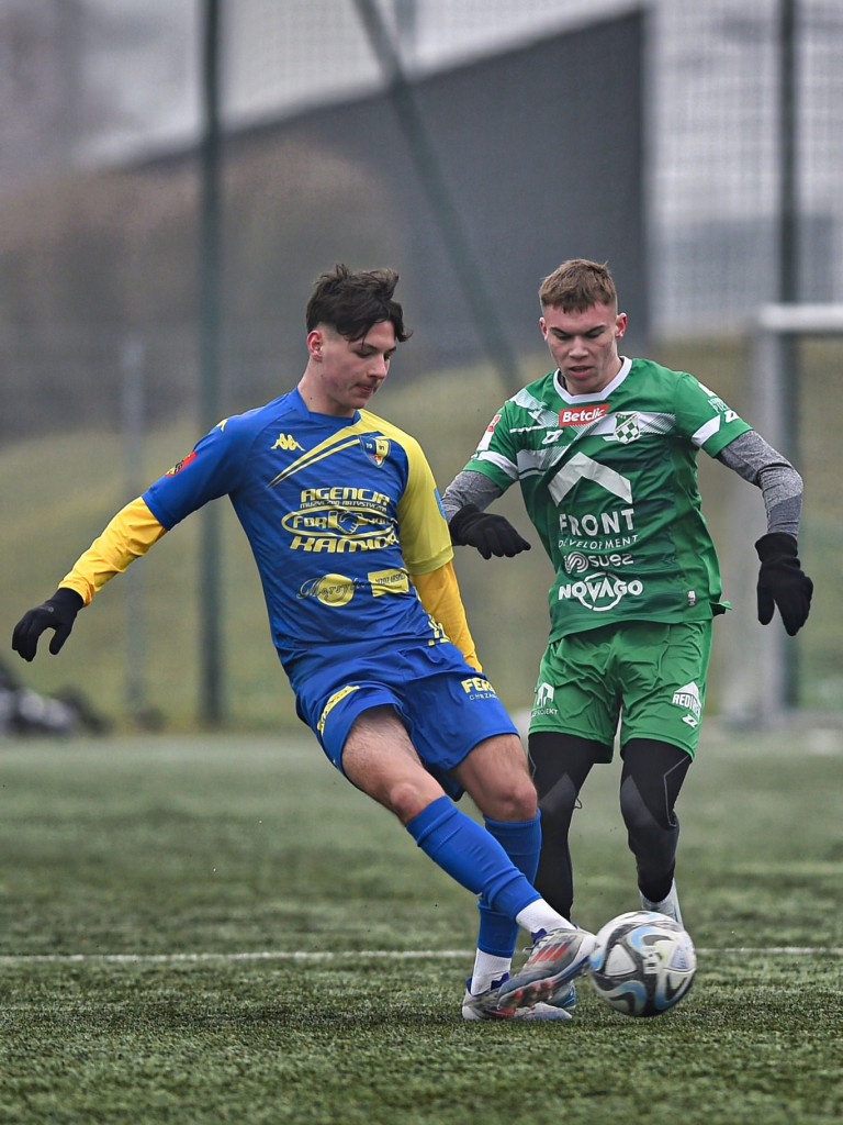 Młodzieżowiec z asystą i golem. Cztery bramki w sparingu