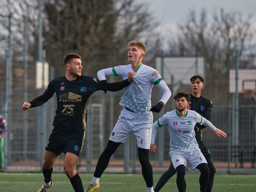 Dwucyfrowa liczba z Przasnyszem, porażka z Wisłą. Pracowity tydzień Mławianki