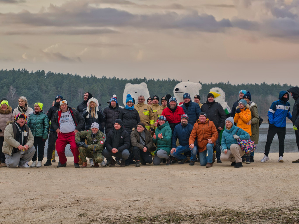 Foczki i Morsy podbiły Zalew Ruda. Zimowa kąpiel dla prawdziwych twardzieli
