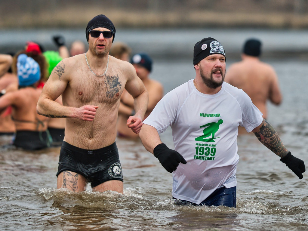 Foczki i Morsy podbiły Zalew Ruda. Zimowa kąpiel dla prawdziwych twardzieli