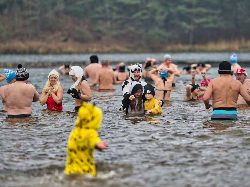 Foczki i Morsy podbiły Zalew Ruda. Zimowa kąpiel dla prawdziwych twardzieli