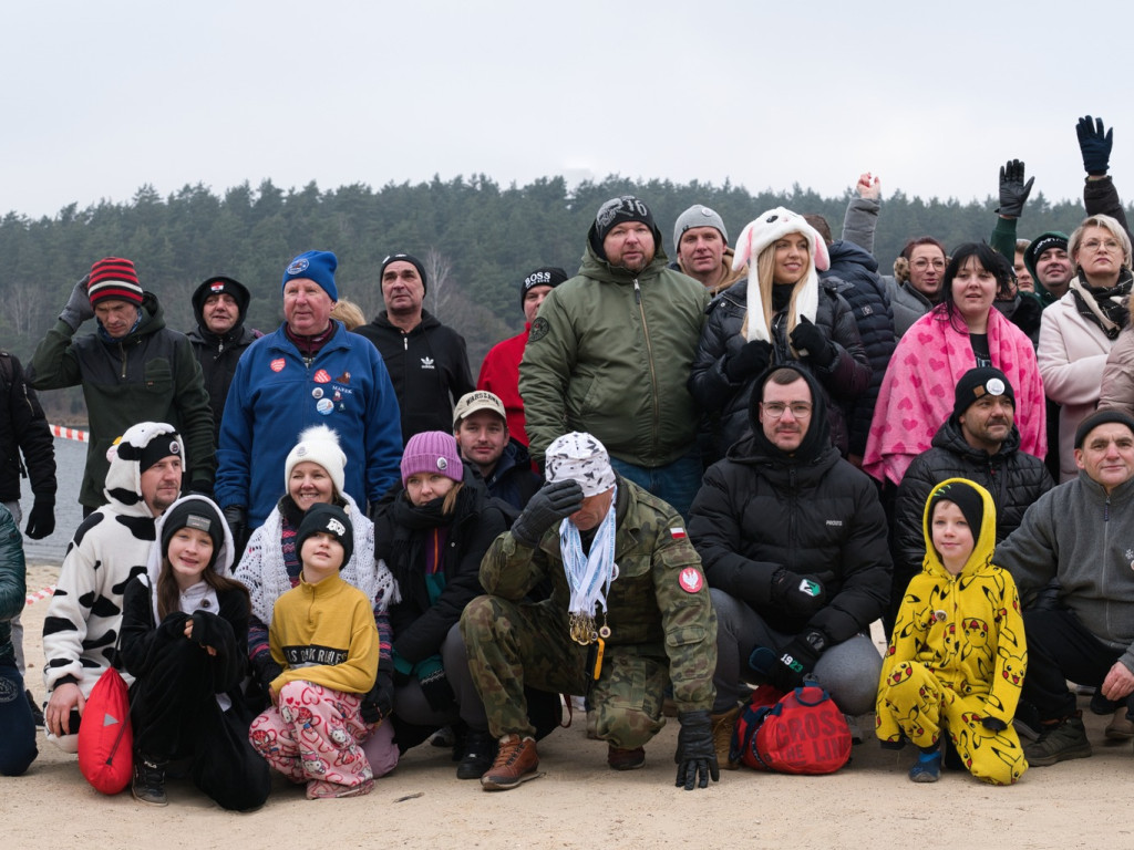 Foczki i Morsy podbiły Zalew Ruda. Zimowa kąpiel dla prawdziwych twardzieli