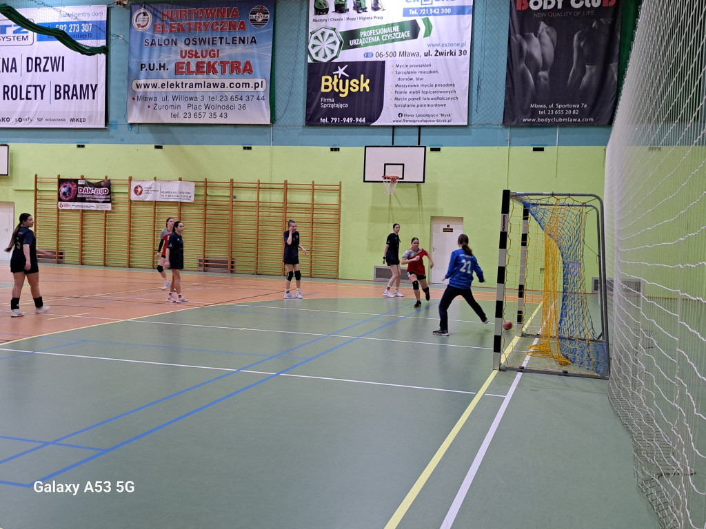 Piłkarki rzucaja celnie, zwycięstw nie brakuje. Trzy ekipy w lidze