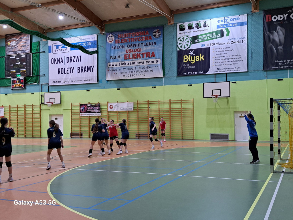 Piłkarki rzucaja celnie, zwycięstw nie brakuje. Trzy ekipy w lidze