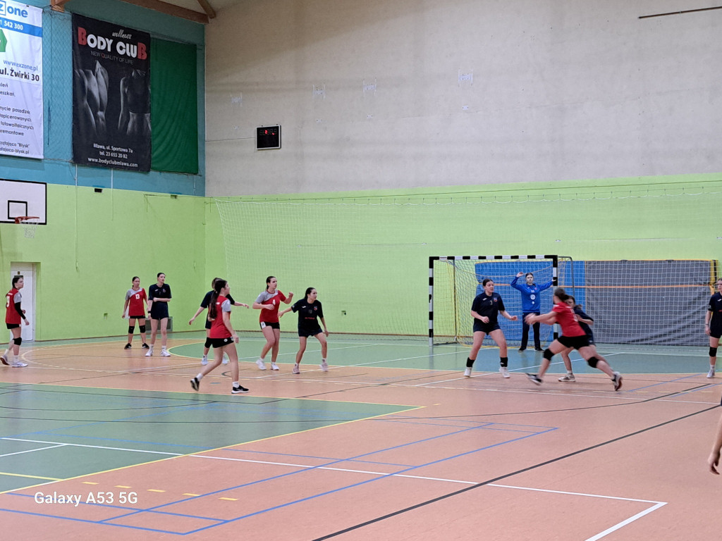 Piłkarki rzucaja celnie, zwycięstw nie brakuje. Trzy ekipy w lidze