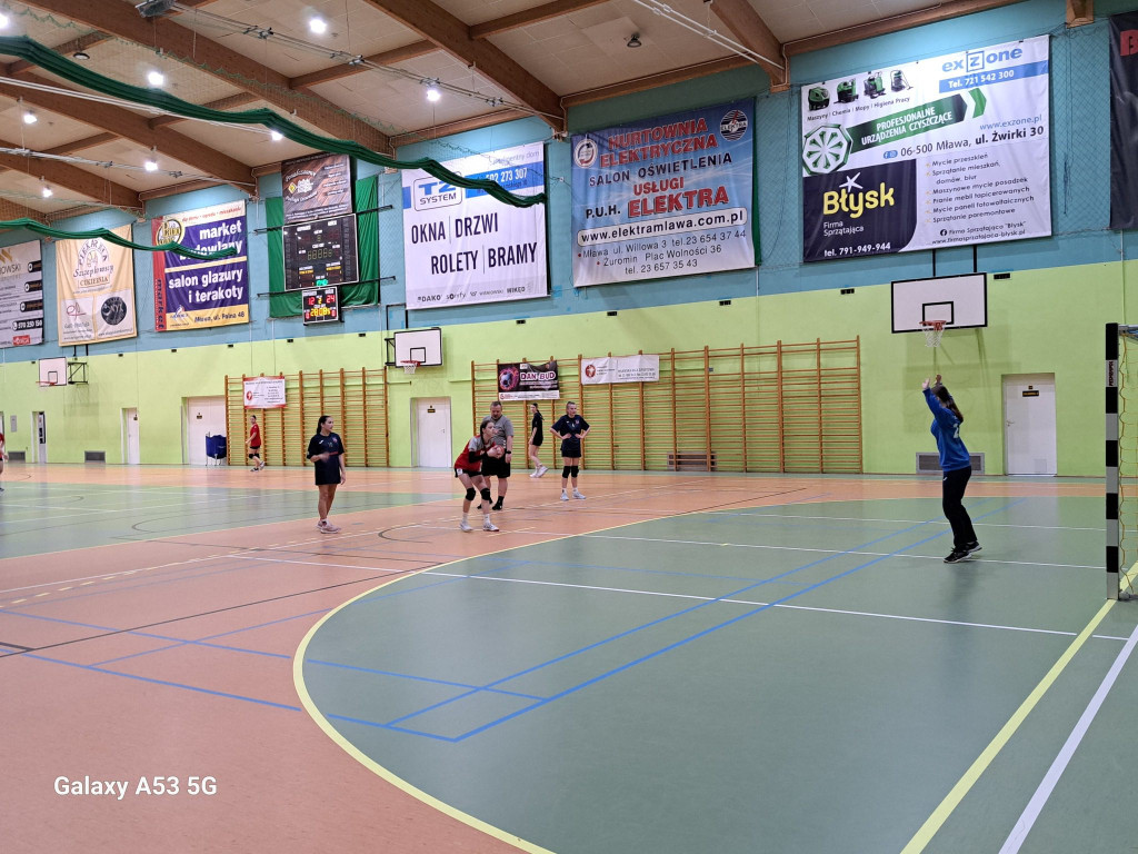 Piłkarki rzucaja celnie, zwycięstw nie brakuje. Trzy ekipy w lidze