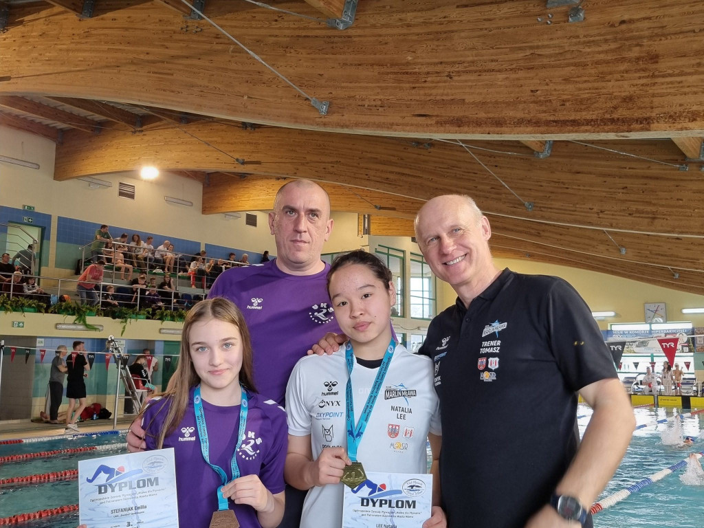 Z Hajnówki do Mławy. Wielkie emocje na basenie