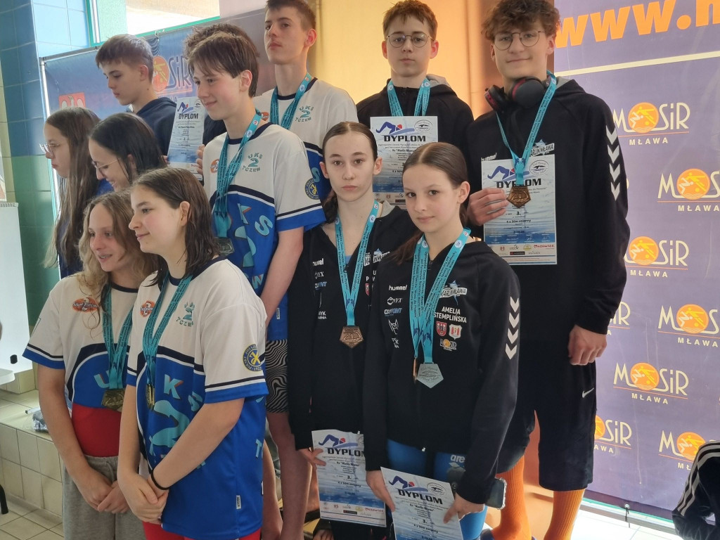 Z Hajnówki do Mławy. Wielkie emocje na basenie