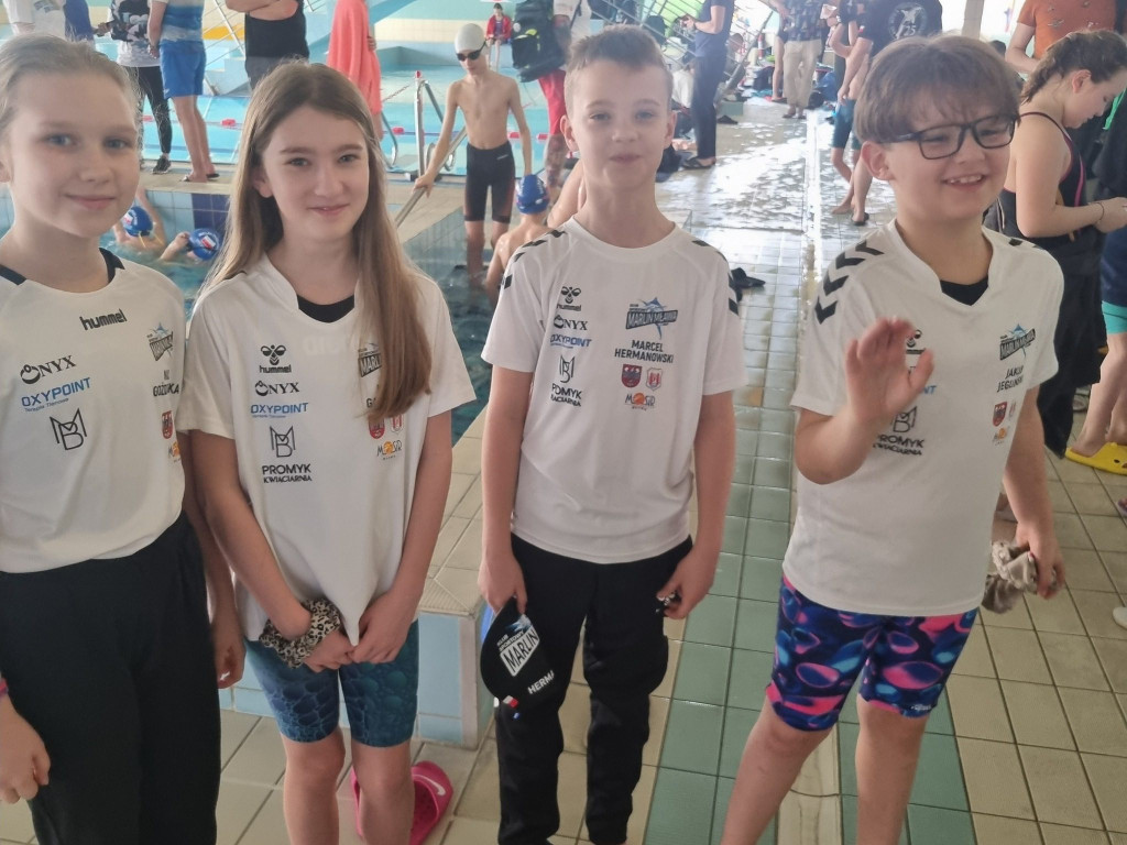 Z Hajnówki do Mławy. Wielkie emocje na basenie