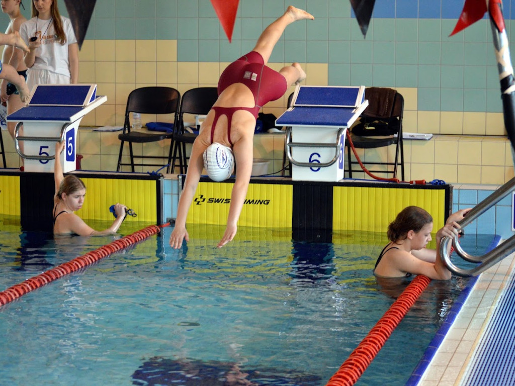 Z Hajnówki do Mławy. Wielkie emocje na basenie