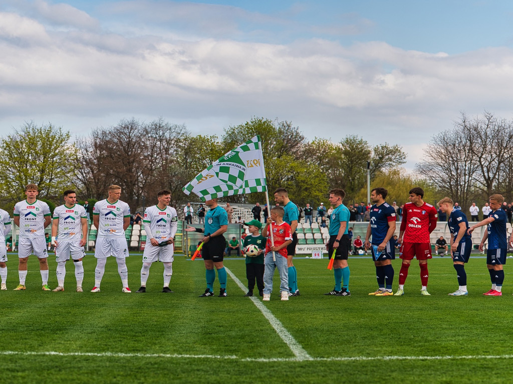 Główkami do celu. Rezerwy w końcu pokonane