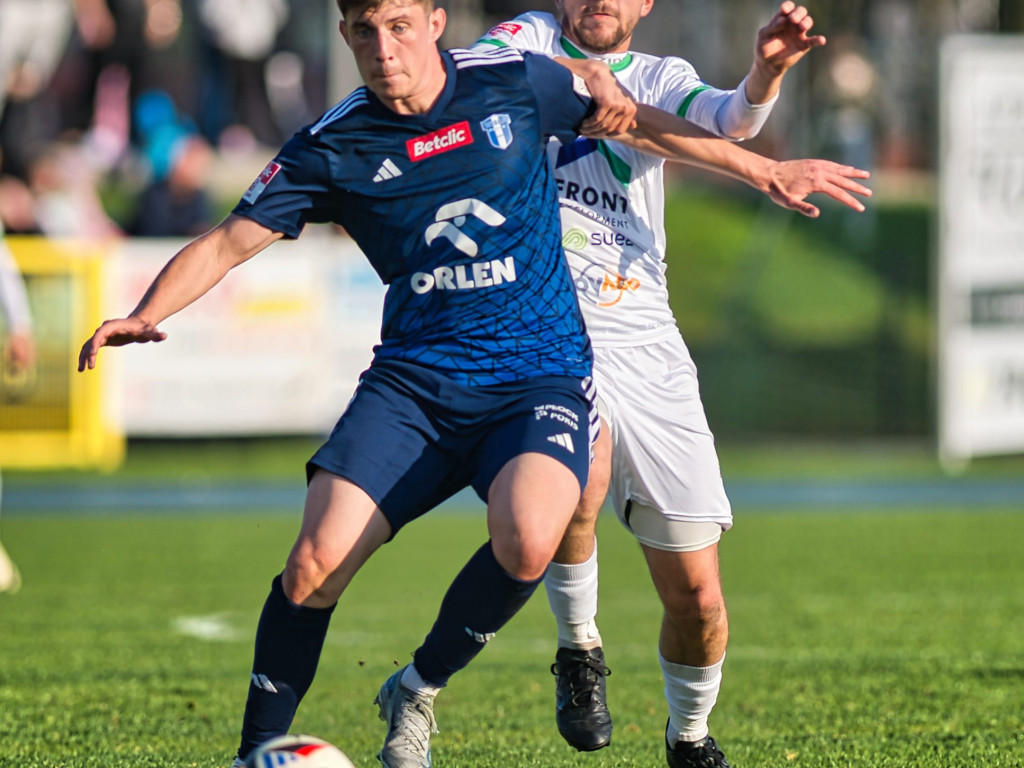 Główkami do celu. Rezerwy w końcu pokonane