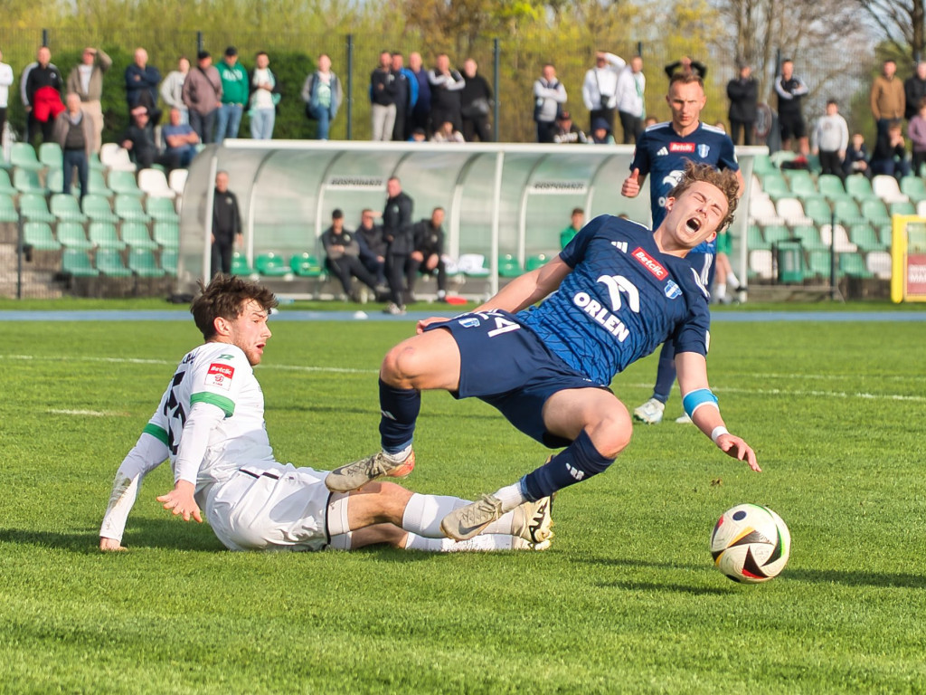 Główkami do celu. Rezerwy w końcu pokonane