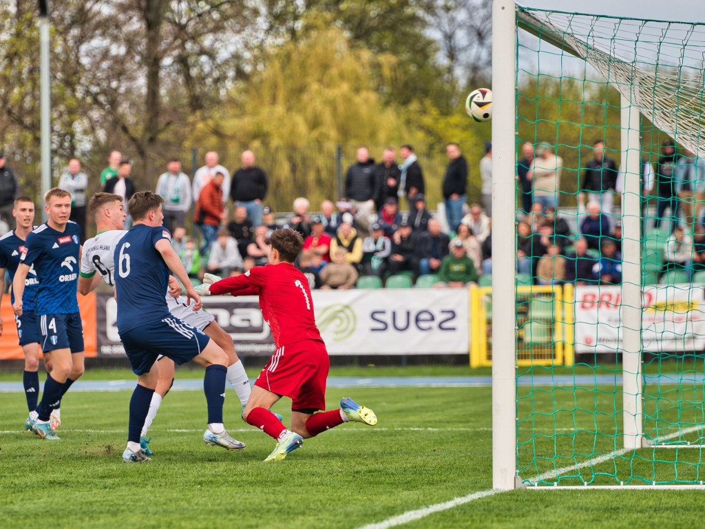 Główkami do celu. Rezerwy w końcu pokonane