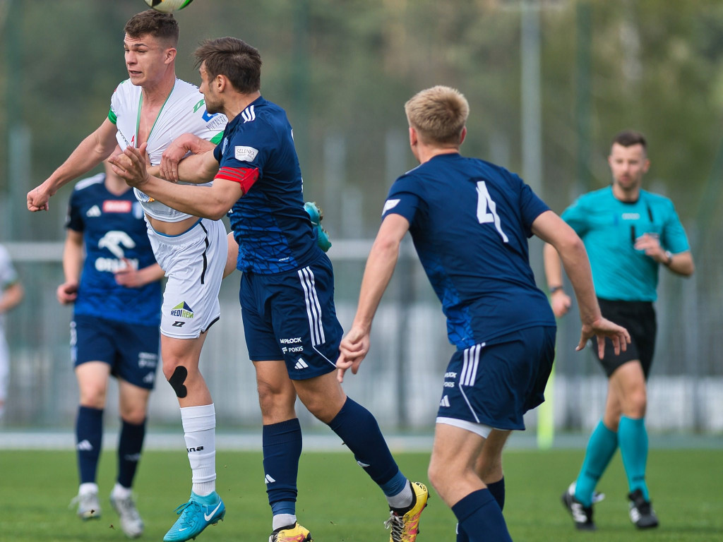 Główkami do celu. Rezerwy w końcu pokonane