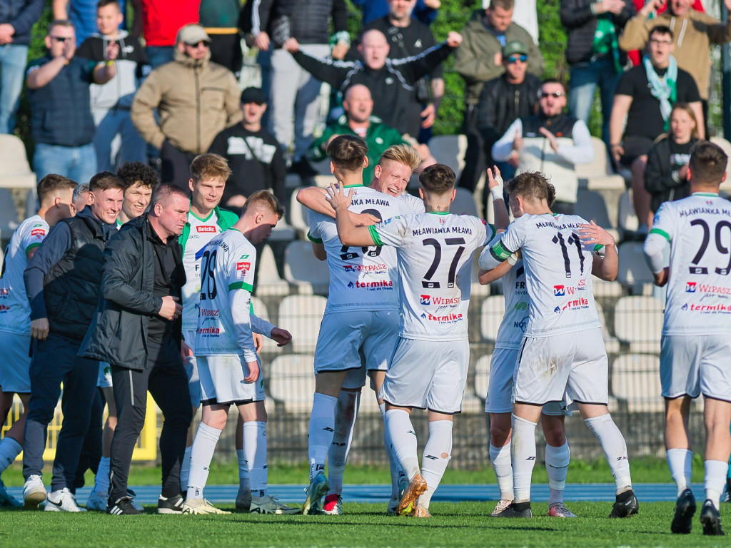 Główkami do celu. Rezerwy w końcu pokonane