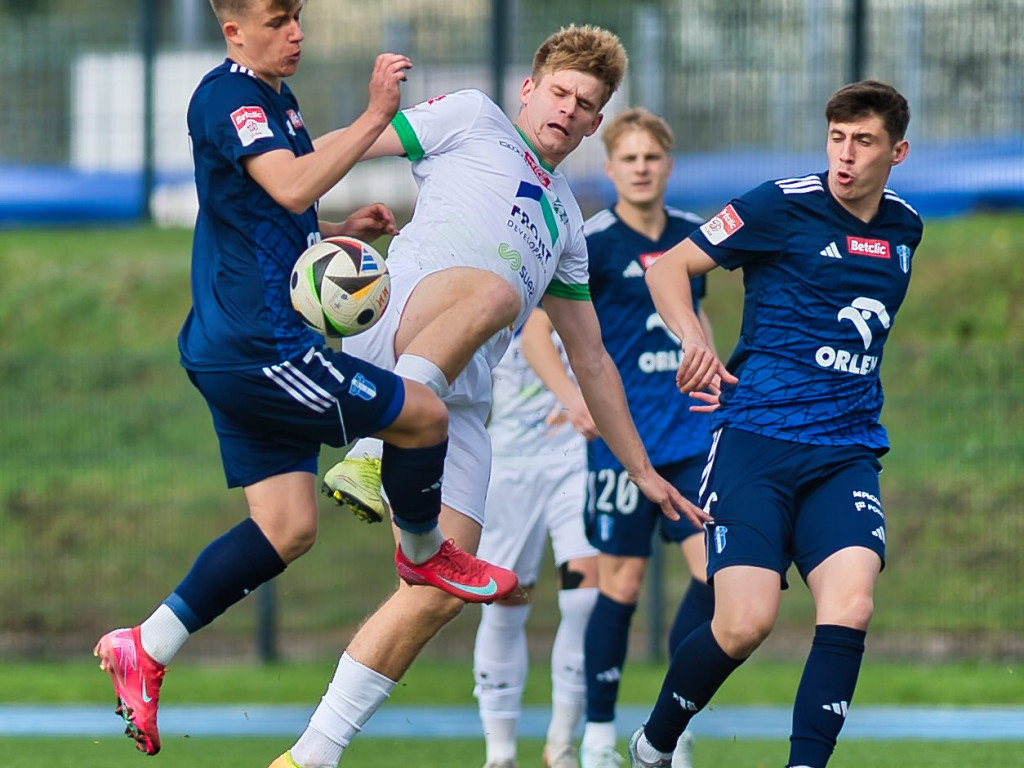 Główkami do celu. Rezerwy w końcu pokonane