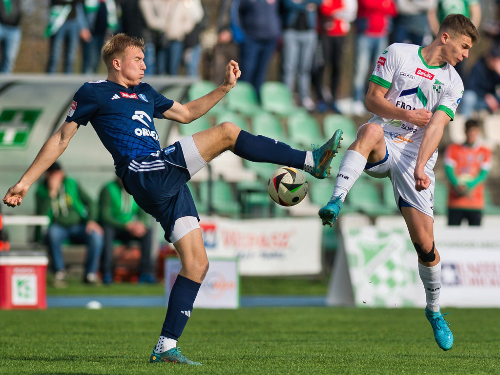 Główkami do celu. Rezerwy w końcu pokonane