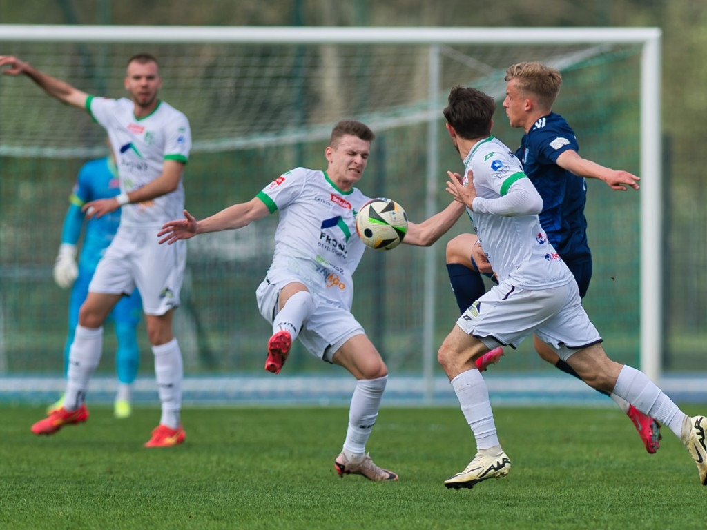 Główkami do celu. Rezerwy w końcu pokonane