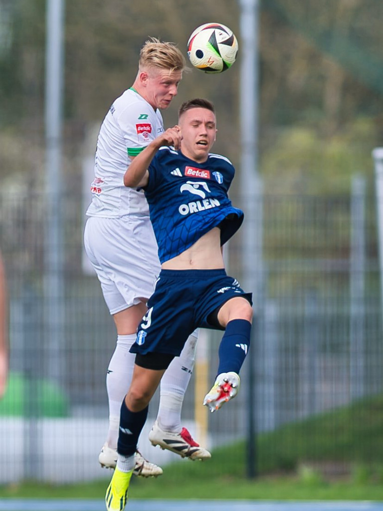 Główkami do celu. Rezerwy w końcu pokonane