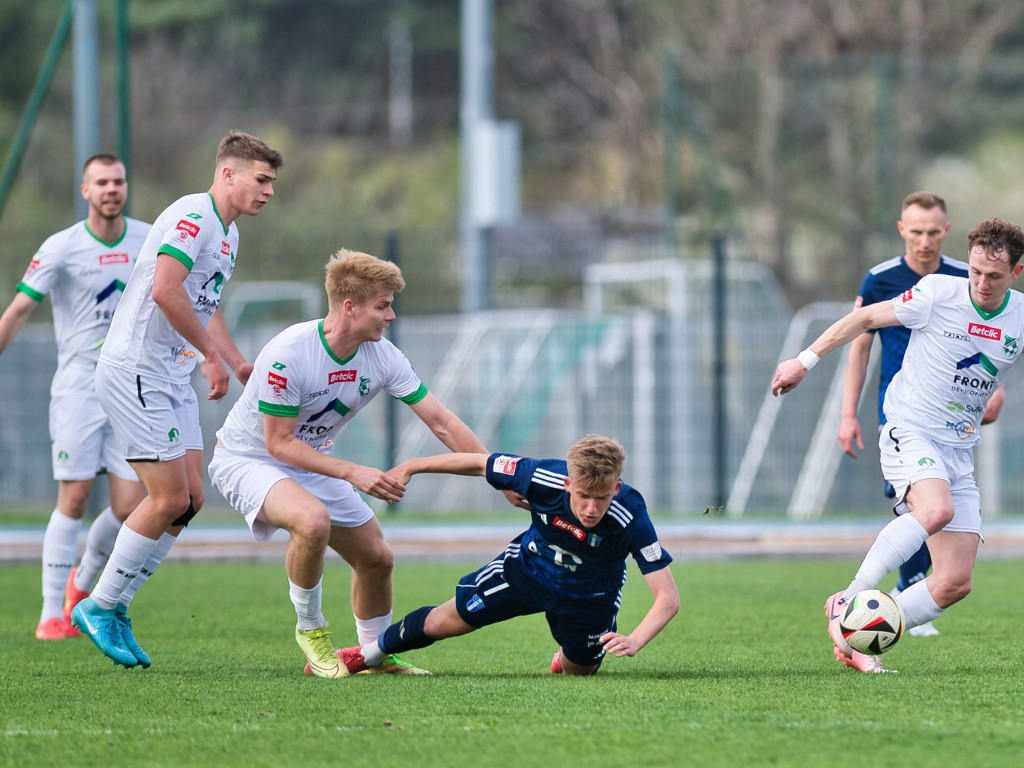 Główkami do celu. Rezerwy w końcu pokonane