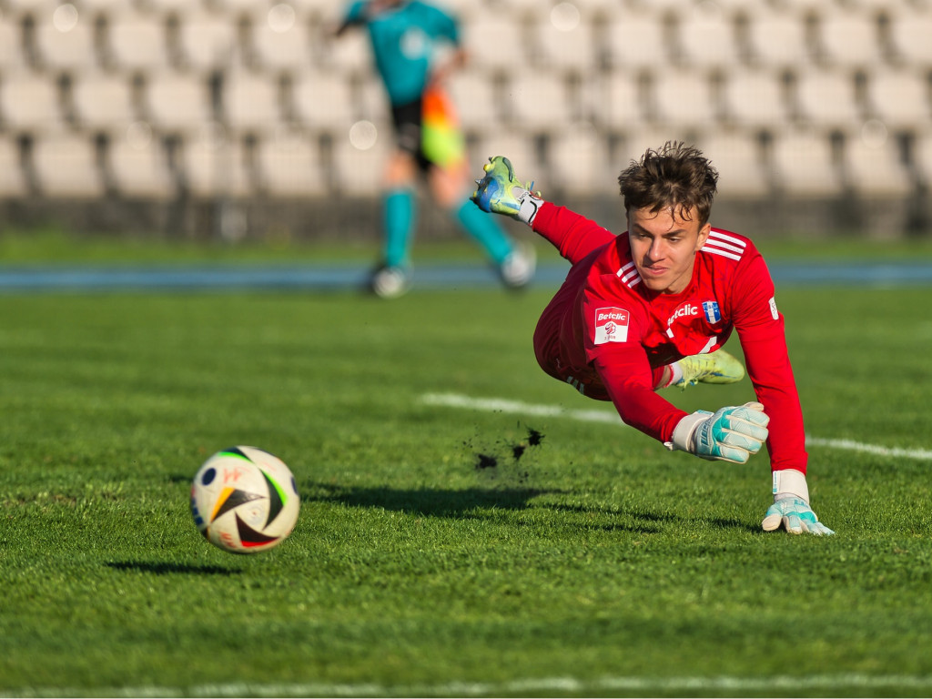 Główkami do celu. Rezerwy w końcu pokonane