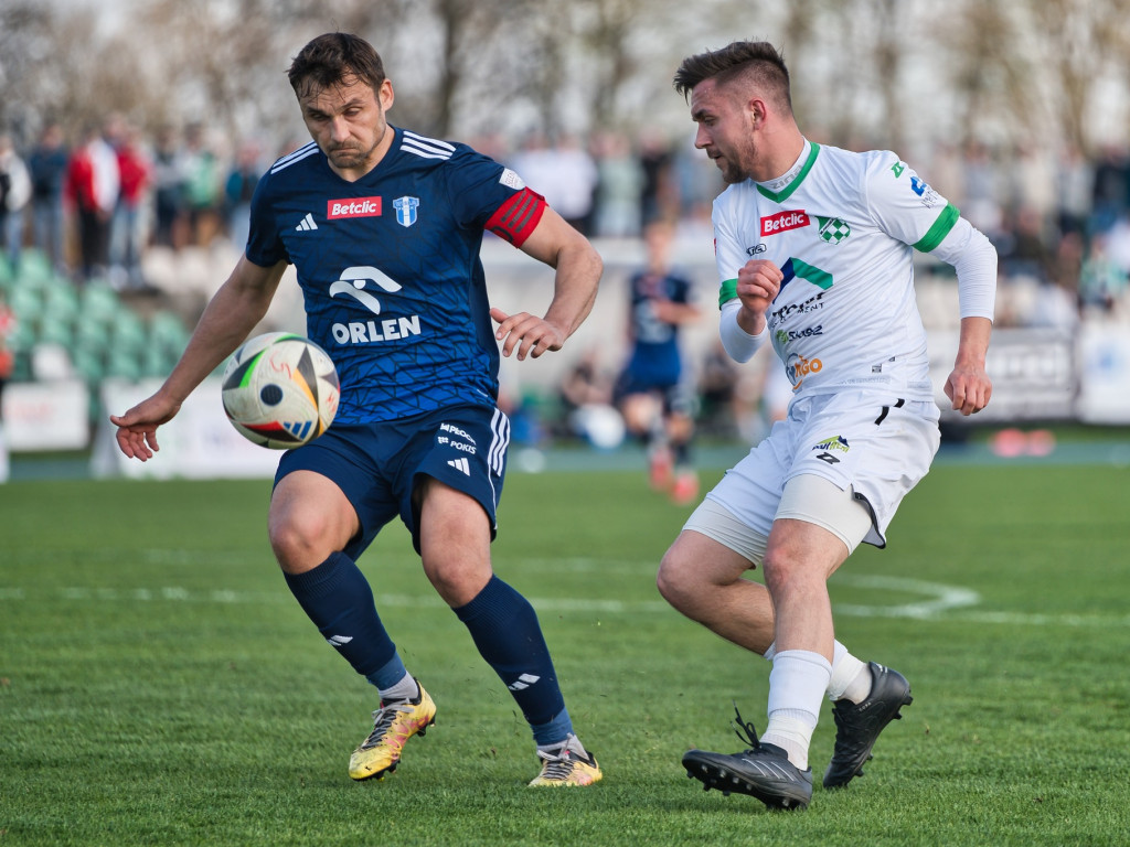 Główkami do celu. Rezerwy w końcu pokonane