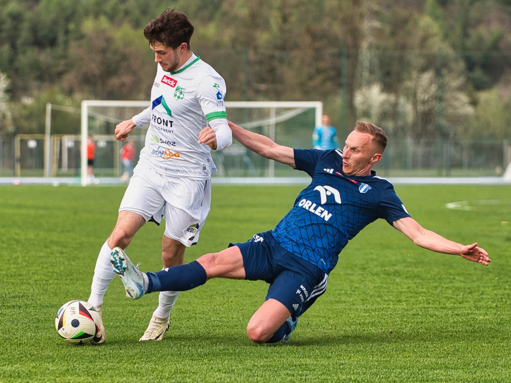 Główkami do celu. Rezerwy w końcu pokonane