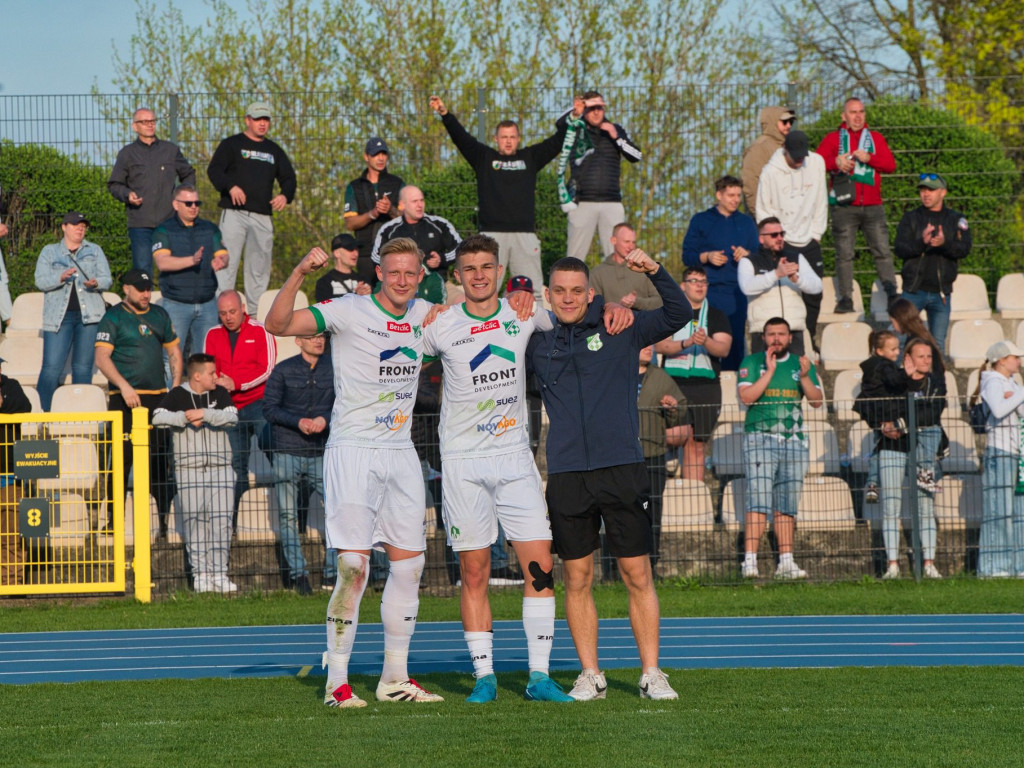 Główkami do celu. Rezerwy w końcu pokonane