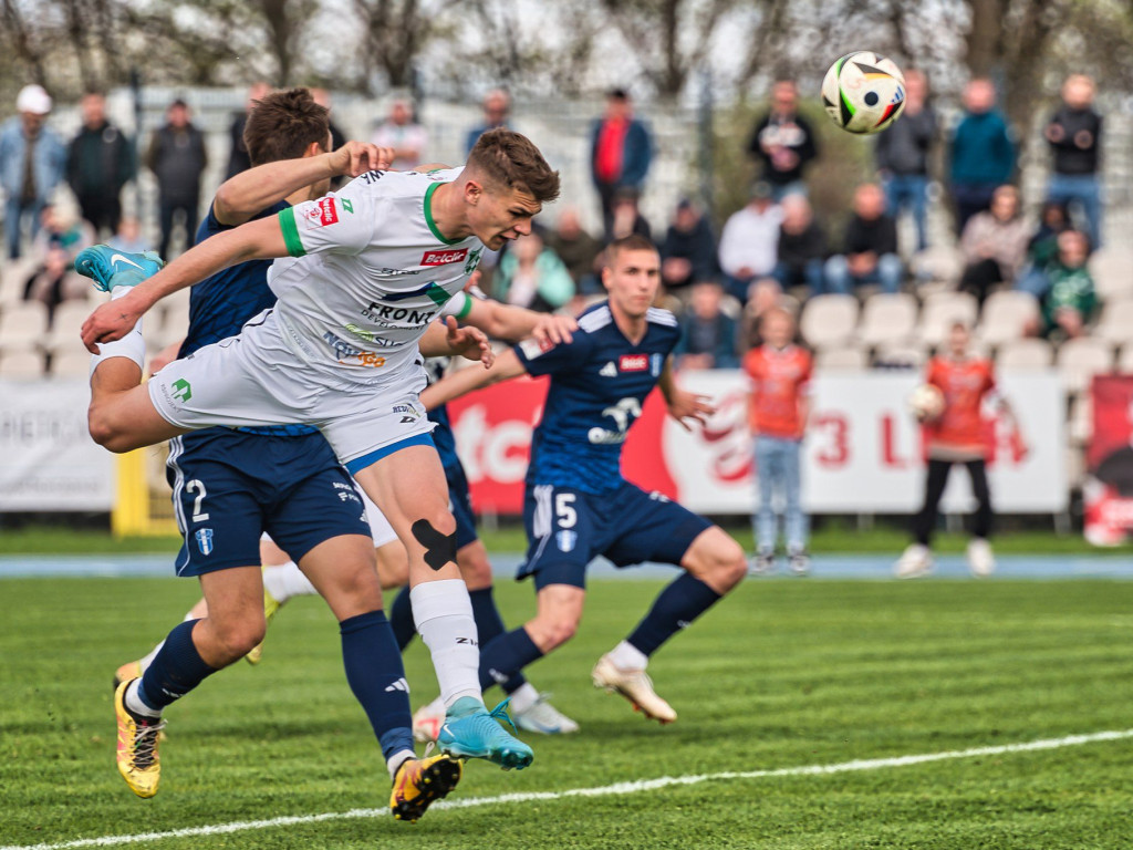 Główkami do celu. Rezerwy w końcu pokonane