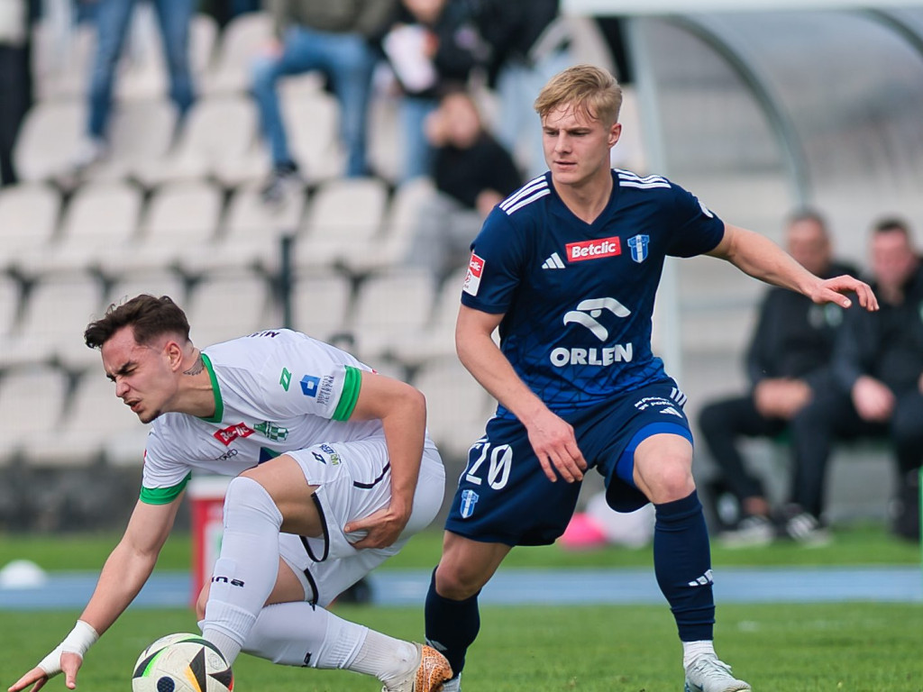Główkami do celu. Rezerwy w końcu pokonane