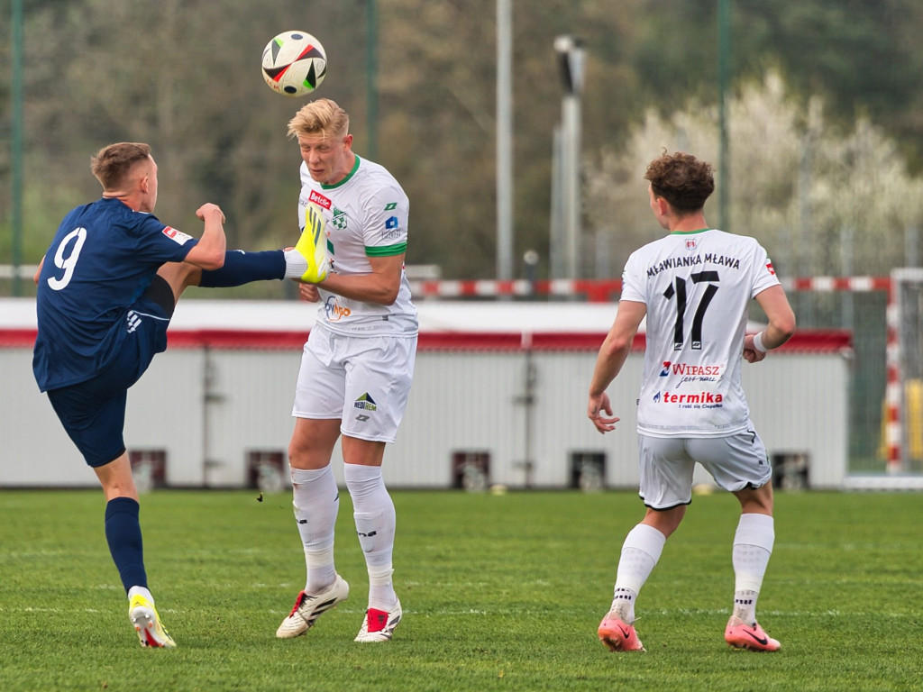 Główkami do celu. Rezerwy w końcu pokonane