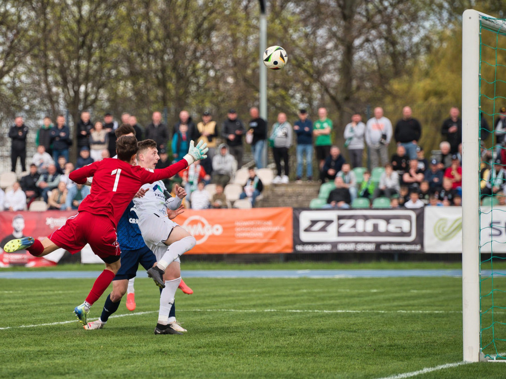 Główkami do celu. Rezerwy w końcu pokonane