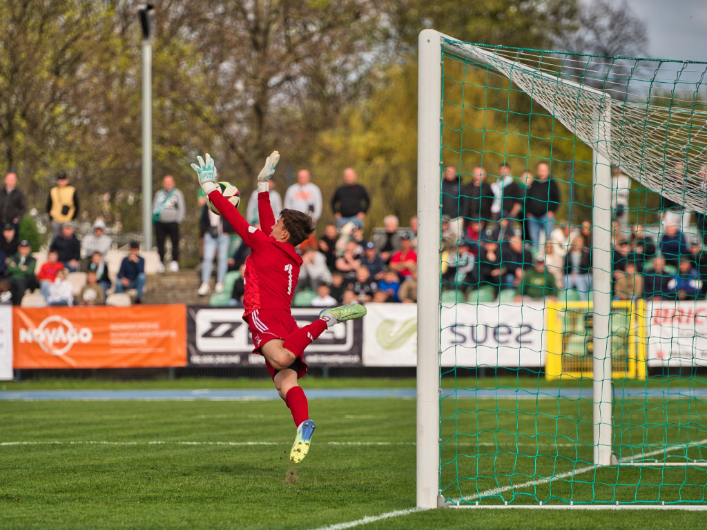 Główkami do celu. Rezerwy w końcu pokonane