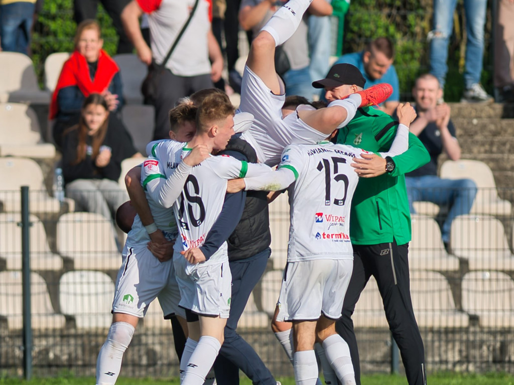 Główkami do celu. Rezerwy w końcu pokonane