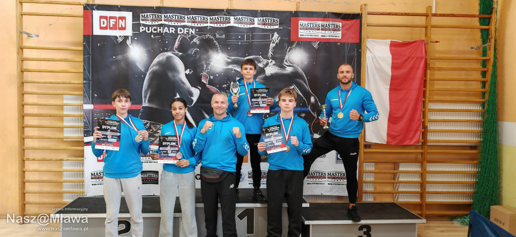 Kickbokserzy na topie. Medale w różnych kolorach