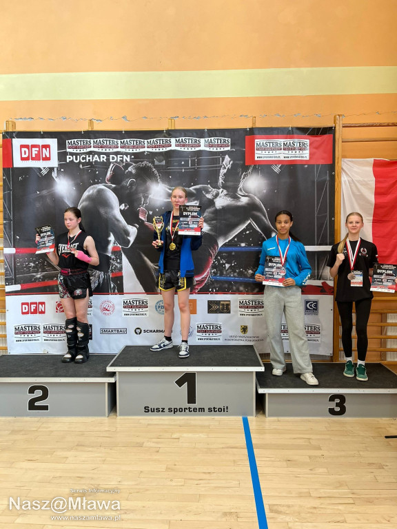 Kickbokserzy na topie. Medale w różnych kolorach