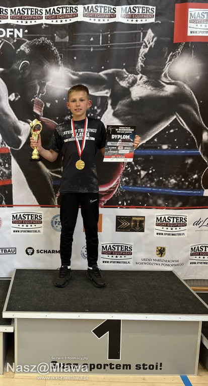 Kickbokserzy na topie. Medale w różnych kolorach