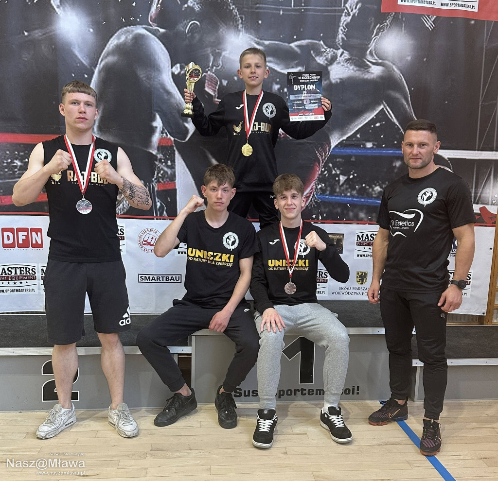 Kickbokserzy na topie. Medale w różnych kolorach