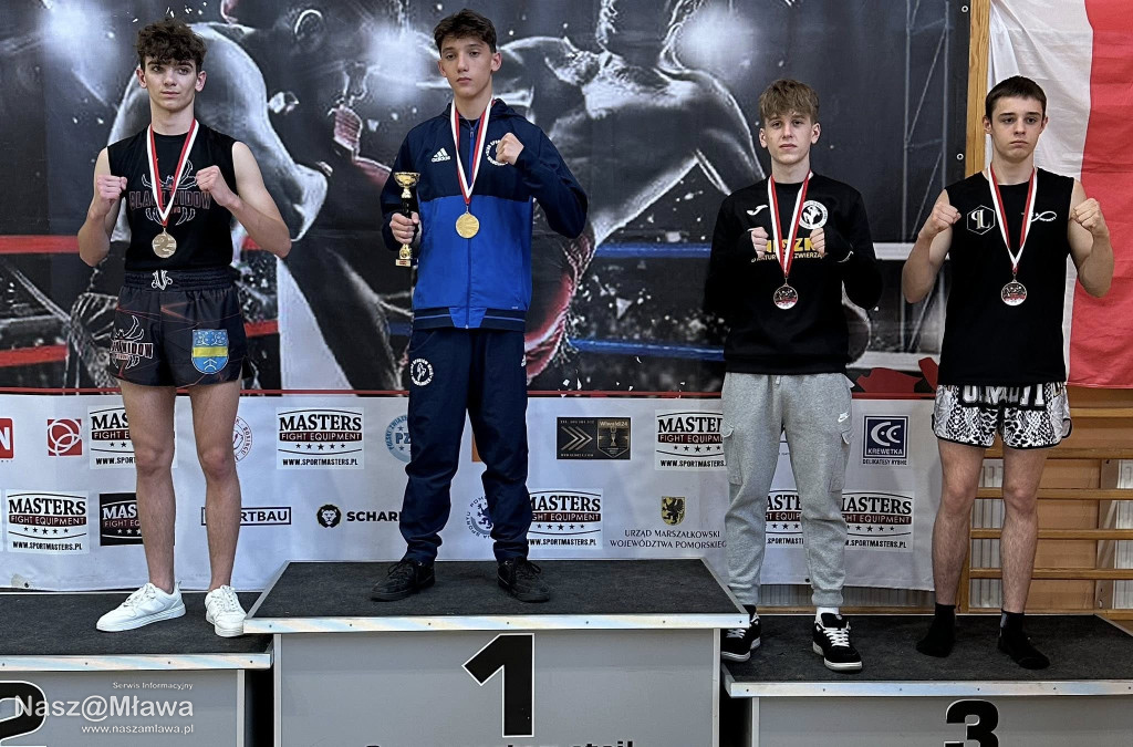 Kickbokserzy na topie. Medale w różnych kolorach