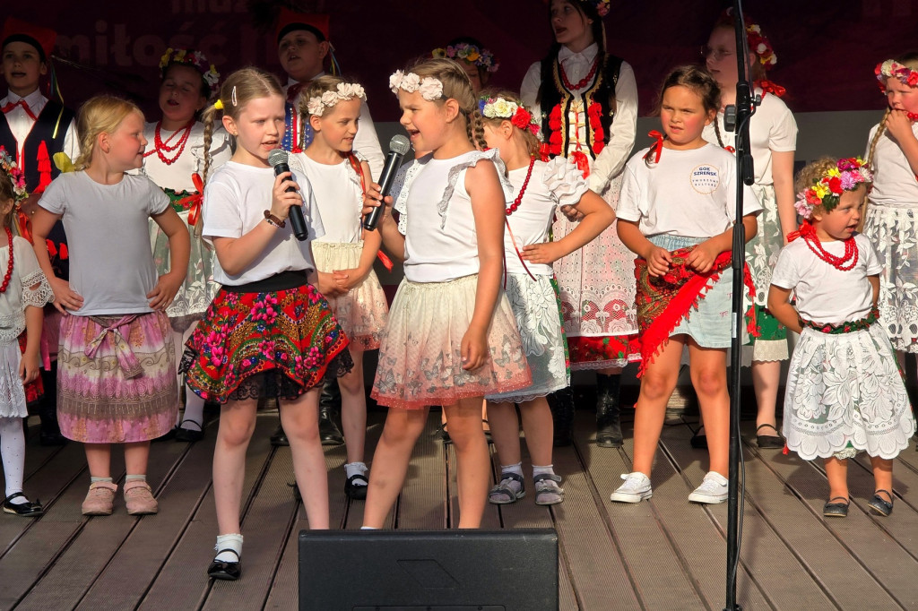 Zawkrzanie zachwycają publiczność na koncercie w Mławie