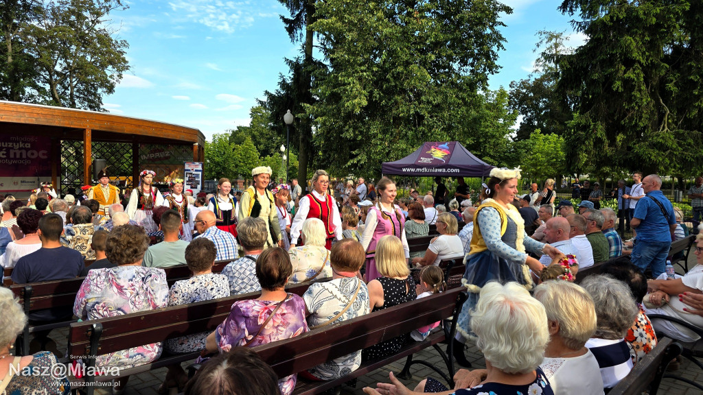 Zawkrzanie zachwycają publiczność na koncercie w Mławie