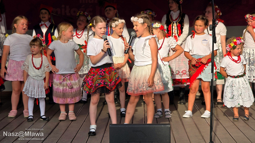 Zawkrzanie zachwycają publiczność na koncercie w Mławie