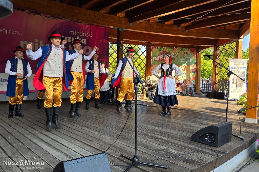 Zawkrzanie zachwycają publiczność na koncercie w Mławie